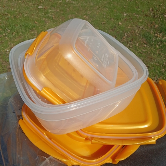 NIP 3 Lock n Lock Square Storage Containers - Picture 4 of 5